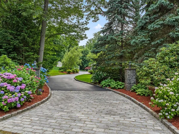 66 Woodland Drive, Oyster Bay Cove, NY 11771