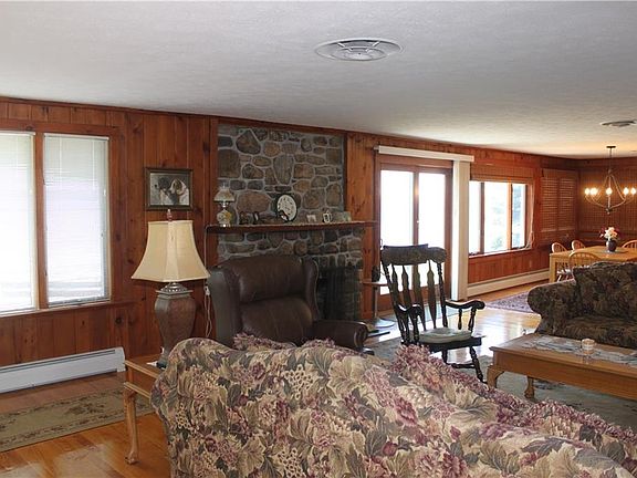 4th image of 3684 Edgewood Dr