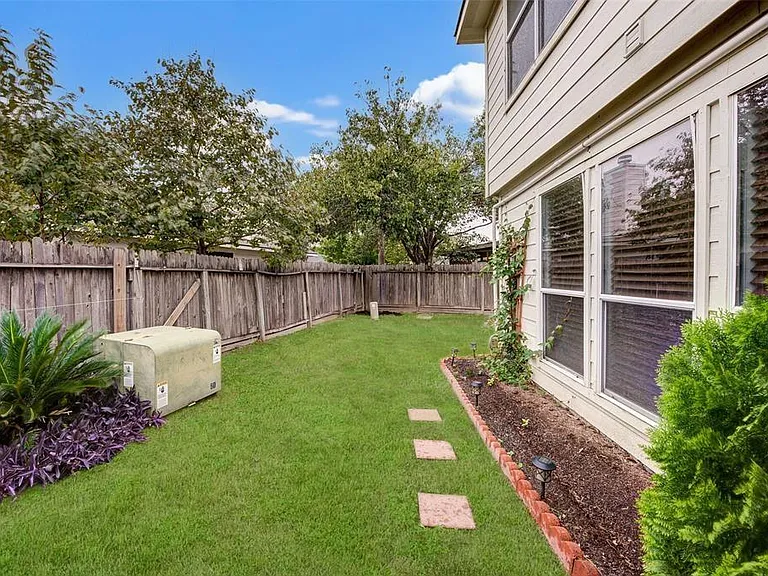 17015 Maricella Cir — Photo 27