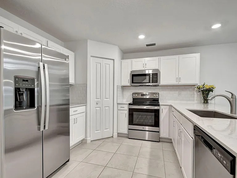 6851 Broadwater Ln — Photo 1