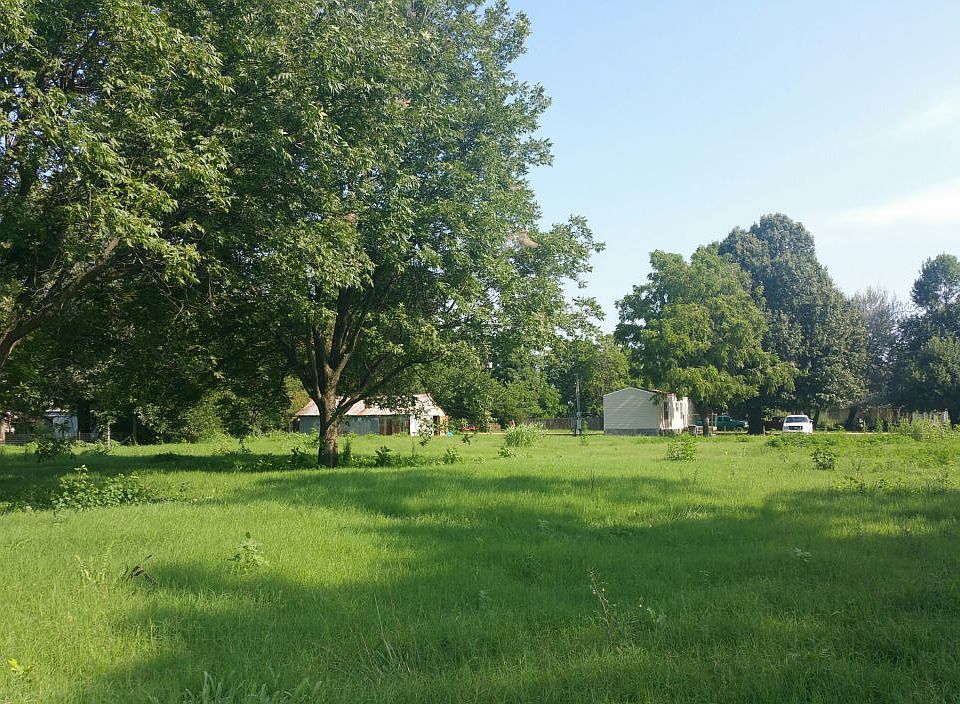 2nd image of 20 W Goose Ln