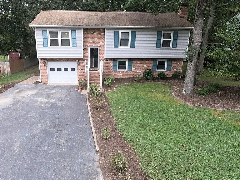 5405 Lee White Ln — Photo 1