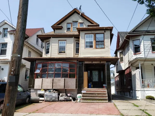 9122 121st St, Richmond Hill, NY 11418