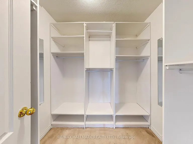 72 Middlecote Dr — Photo 27