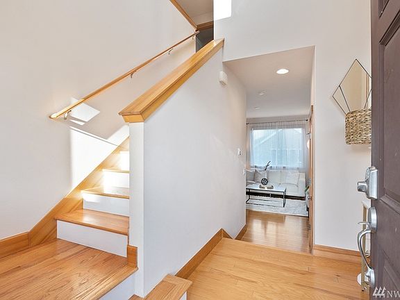 Entry way and genuine hardwood floors throughout.