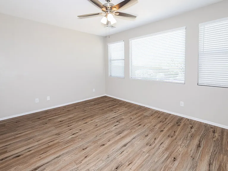 40810 N Hudson Ct — Photo 9