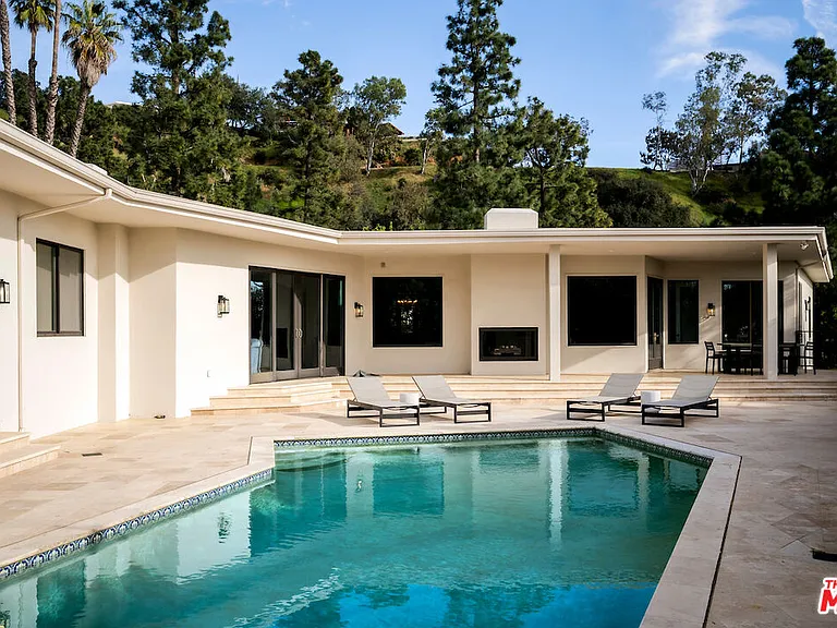 1845 Loma Vista Dr — Photo 1