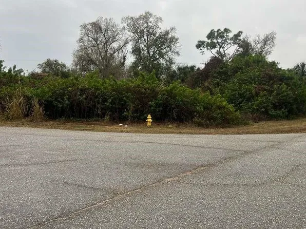 13901 NASSAU DR, FORT MYERS, FL 33905