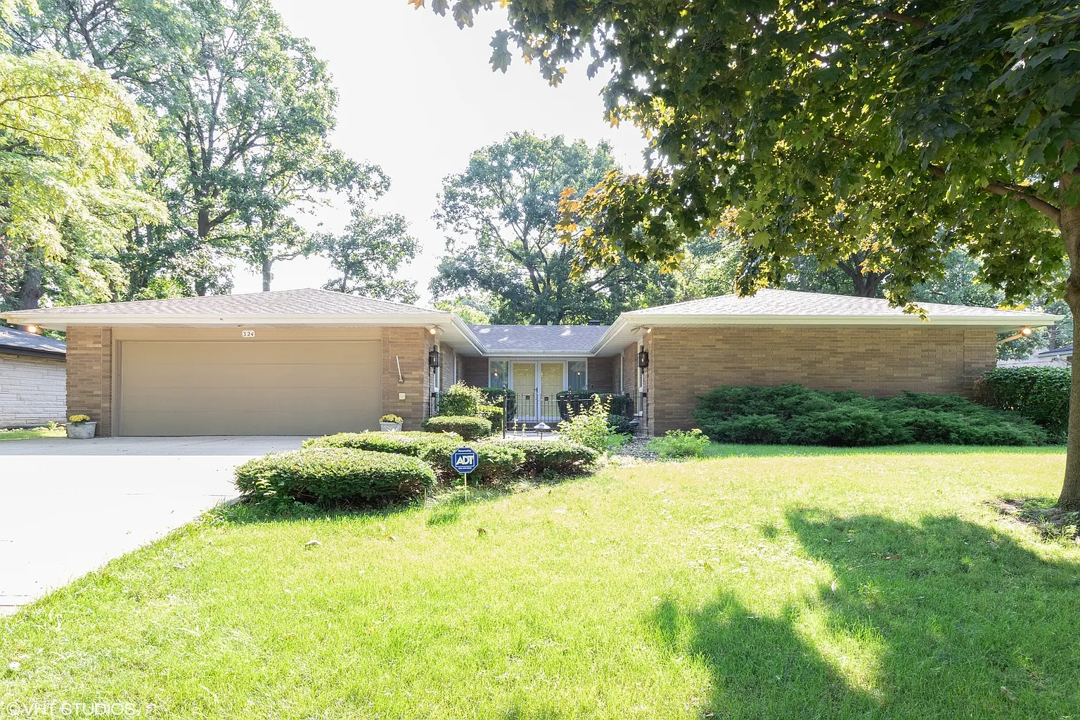 324 Reedwood Dr photo 1