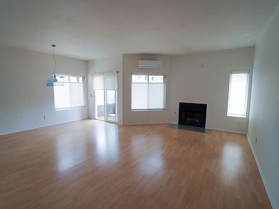 5th image of 11938 Courtleigh Dr APT 2