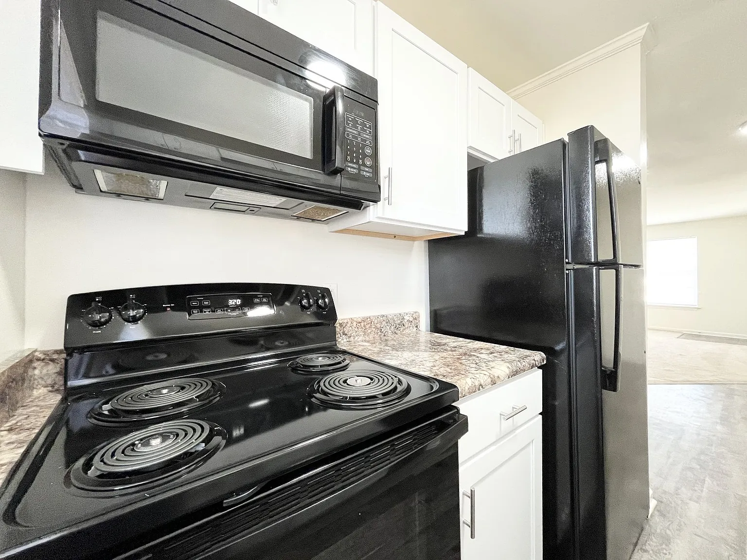 Collinwood Apartments — Photo 3
