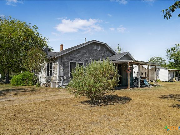4th image of 520 E 1st St