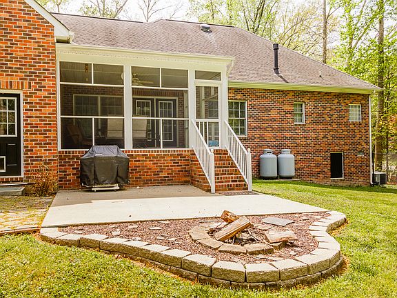 5th image of 8483 Anderson Ct