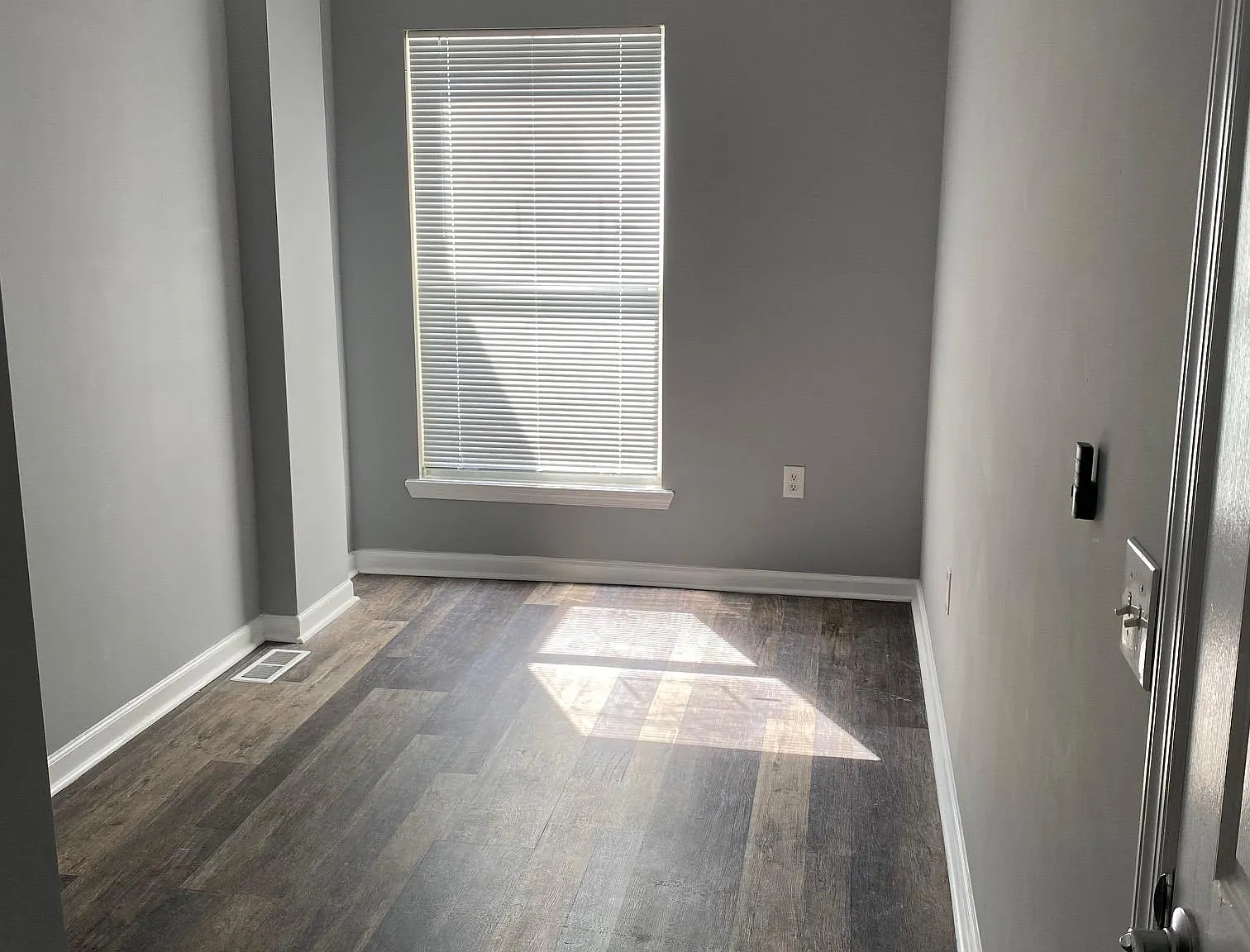 1 bed, 1200 sqft, $750 — Photo 4