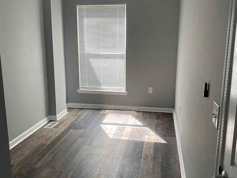 627 Denison St — Photo 4