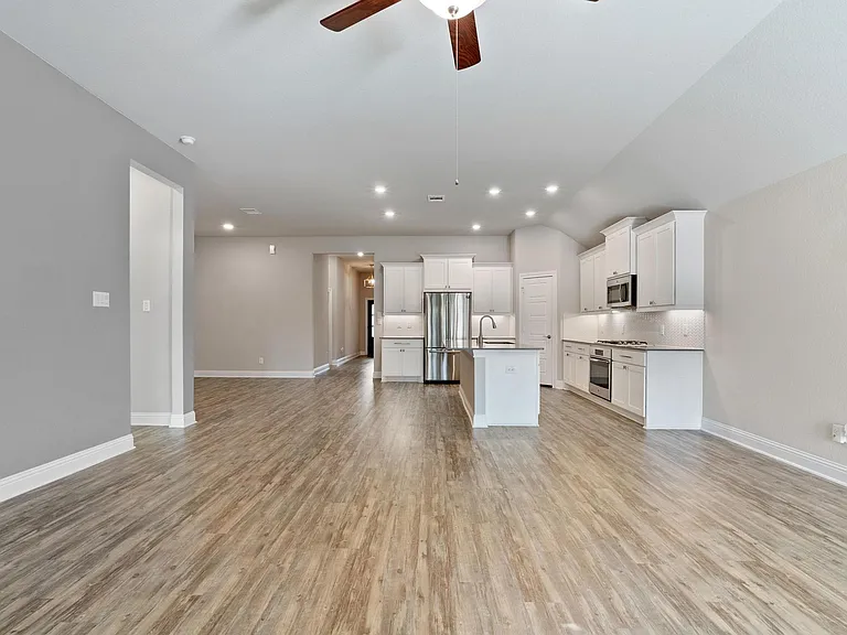 18716 Laurel Hills Dr — Photo 6