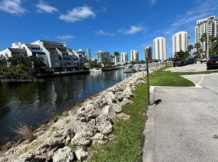 400 Kings Point Dr APT 928, Sunny Isles Beach, FL 33160