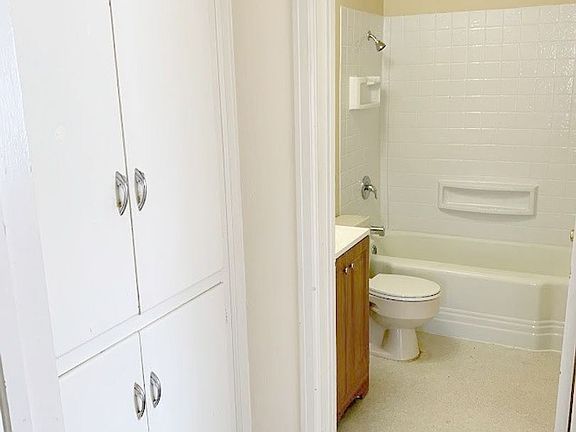 5th image of 510 NW Kings Blvd #8341388