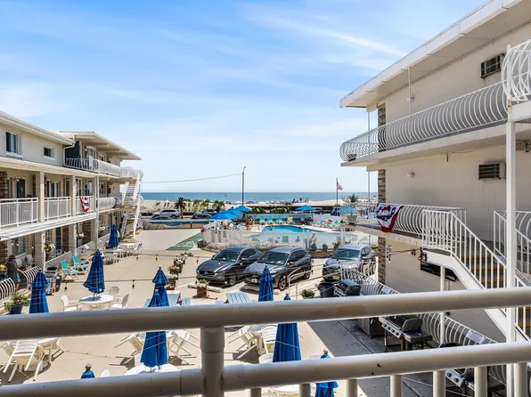 1200 Kennedy Dr #214, Wildwood, NJ 08260