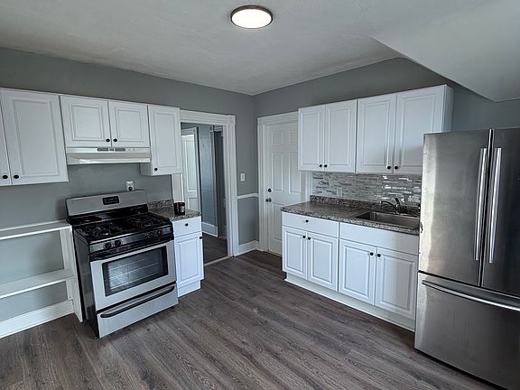 2nd image of 72 Blackburn St Floor 2