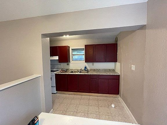 dinning room to kitchen