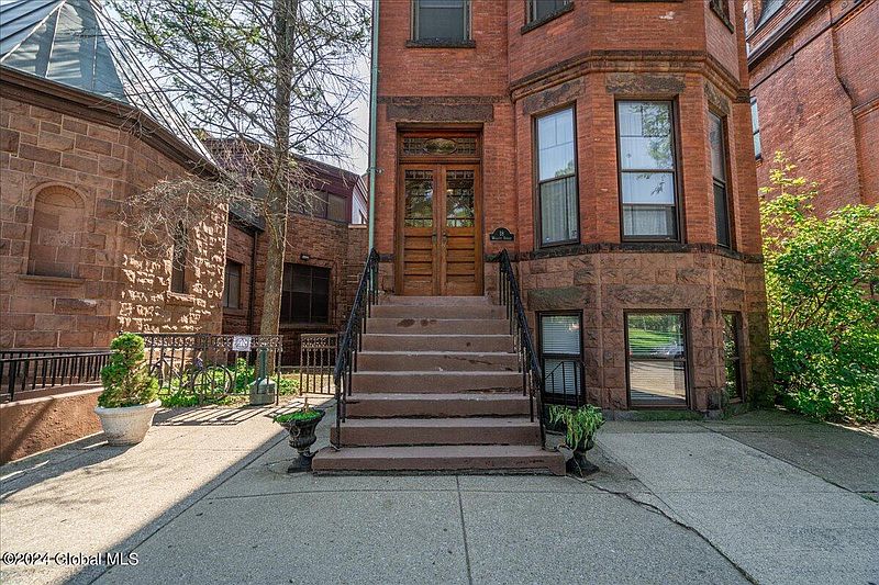 2nd image of 18 Willett Street