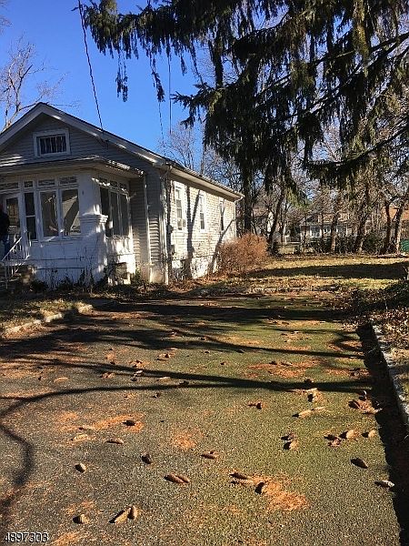 2nd image of 8 Cayuga Rd
