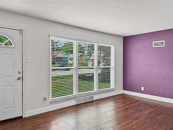 4th image of 3707 Hoffmeister Ave