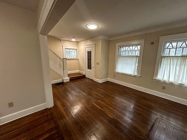 9804 Newton Ave — Photo 8