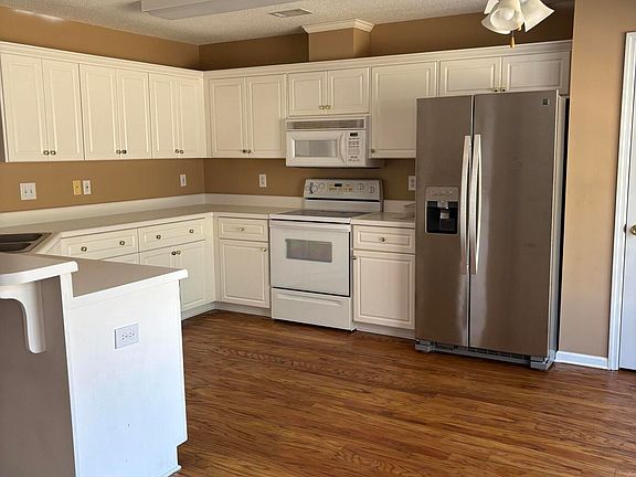 5th image of 590 Bradford Ln