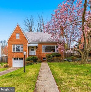 1327 Leegate Rd NW, Washington, DC, 20012