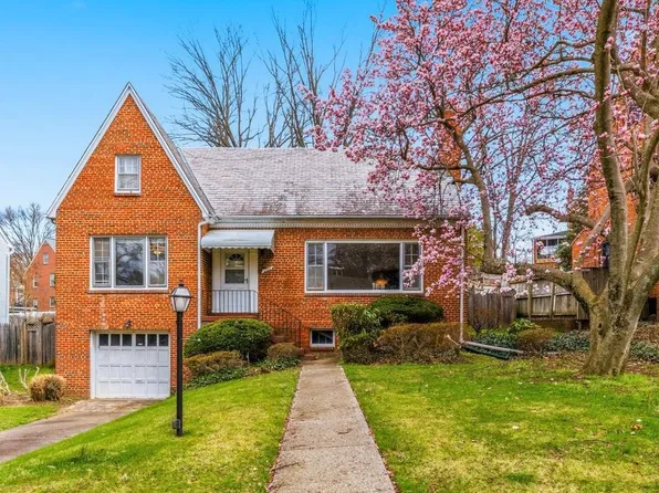 1327 Leegate Rd NW, Washington, DC 20012