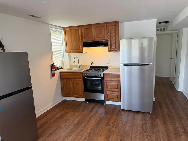 24 N Vermont Ave #1 — Photo 2