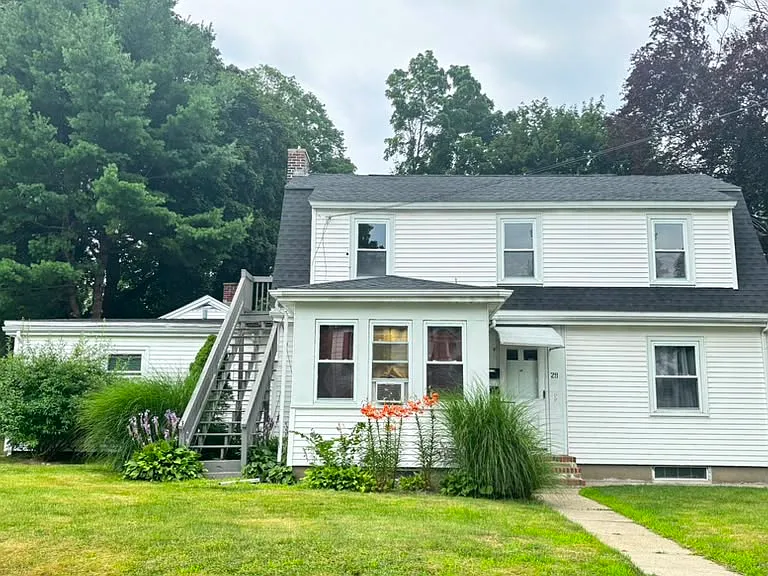 29 Newton Pl #B — Photo 1