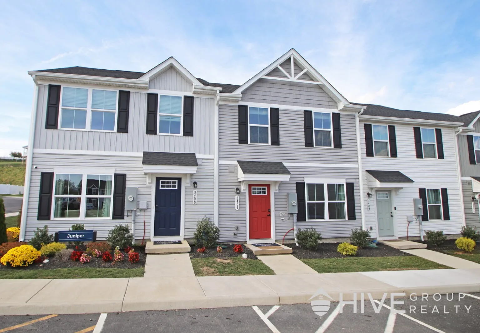 3 bed, 2.5 bath, 1220 sqft, $2,000 — Photo 1