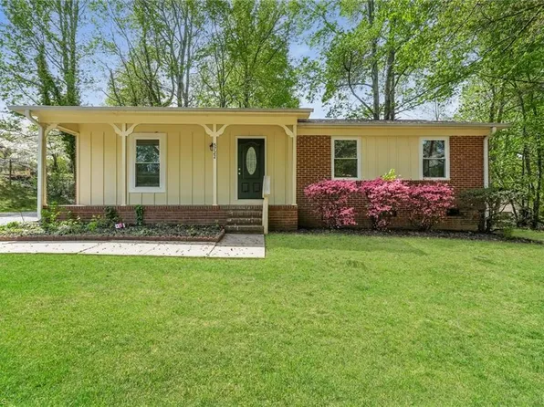 5722 Antietam Dr, Winston Salem, NC 27106