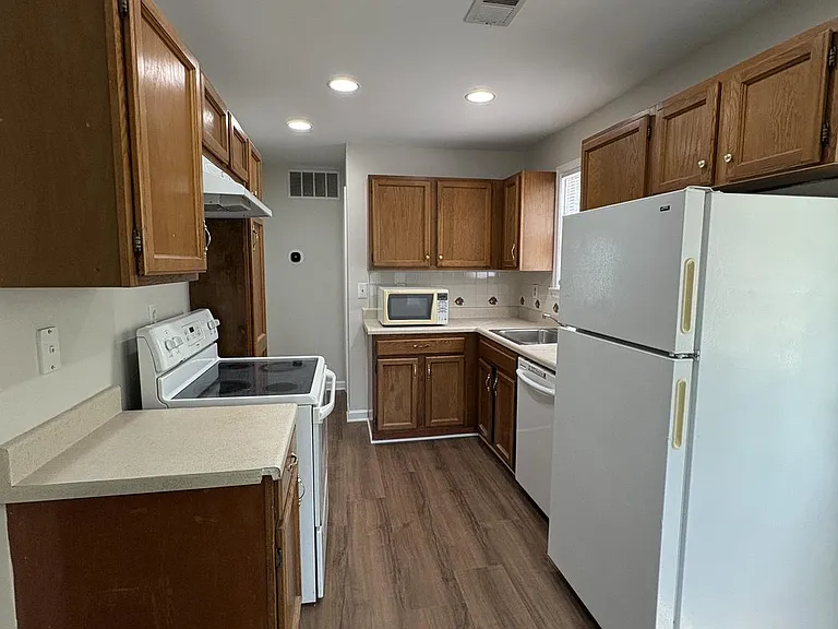 4305 Pleasant Valley Rd — Photo 5