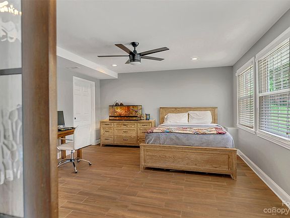 5th image of 720 8th Street Dr NW