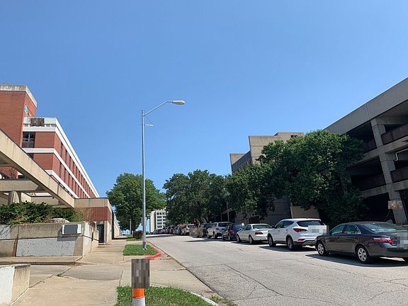 4th image of 2933 Baltimore Ave