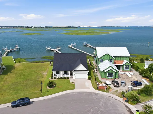135 Gallants Point Road, Beaufort, NC 28516