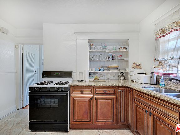 5th image of 3871 La Salle Ave