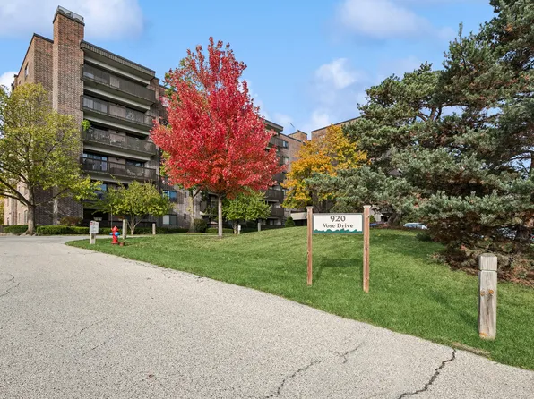920 Vose Dr APT 202, Gurnee, IL 60031