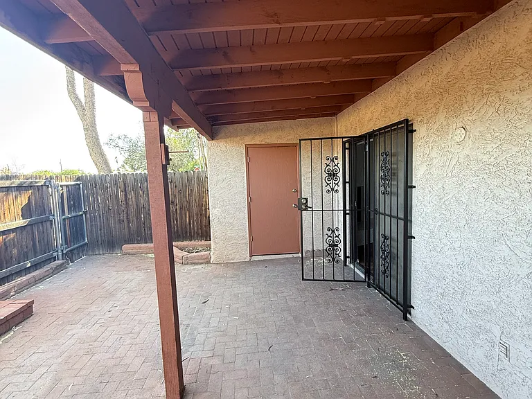 1949 N Swan Rd #19 — Photo 33