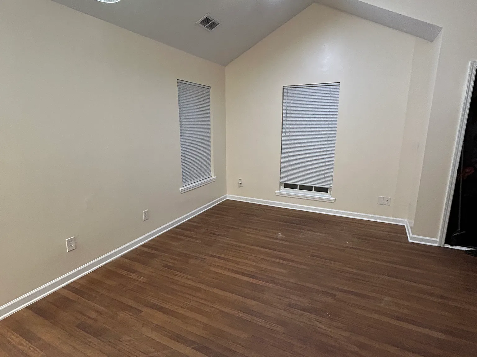 3 bed, 994 sqft, $2,150 — Photo 4