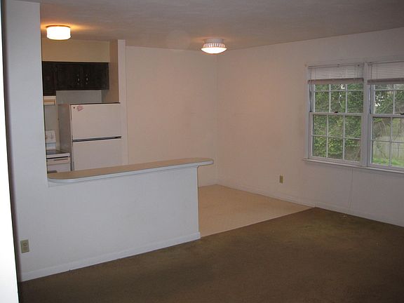 4th image of 325 Ashlawn Dr APT 3
