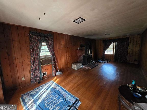 4th image of 2283 Saratoga Dr