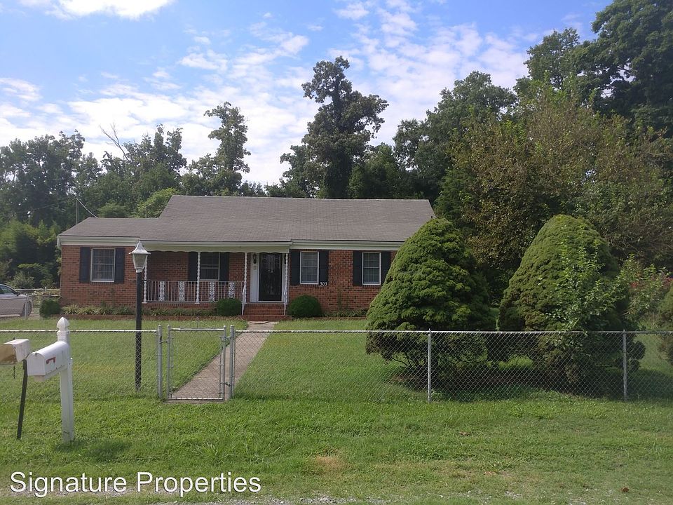 1st image of 303 Saint Claire Ln