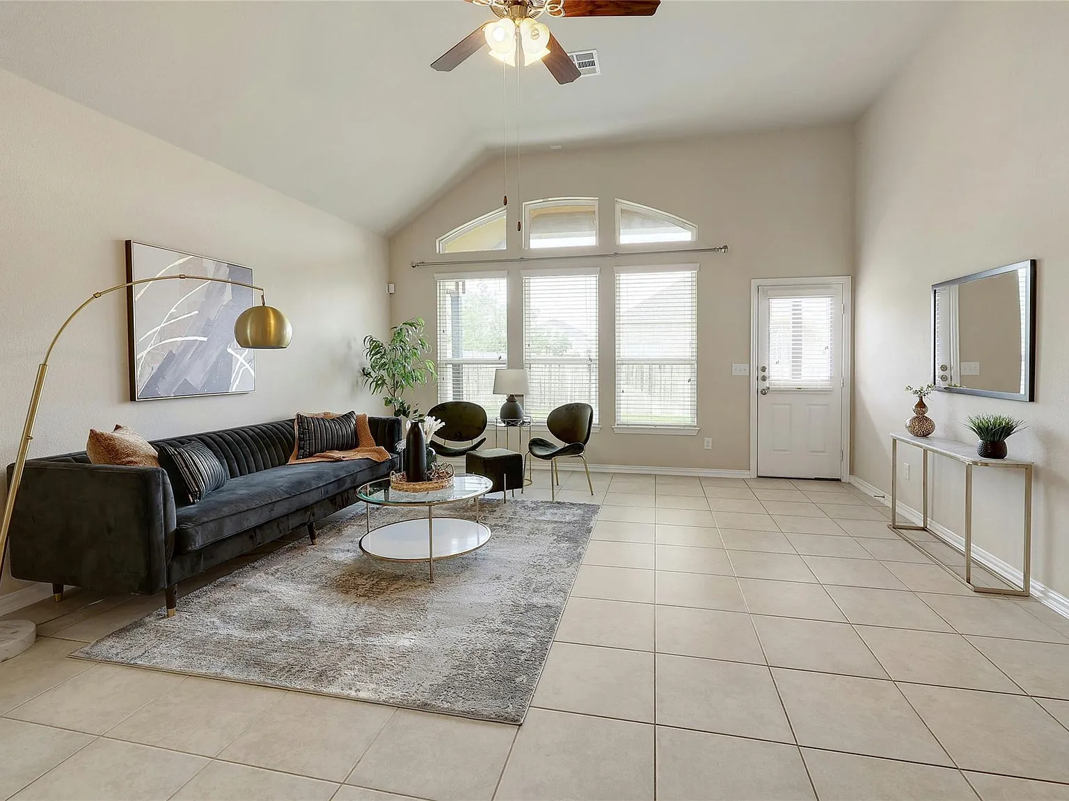 4 bed, 3.0 bath, 2626 sqft, $2,399 — Photo 2