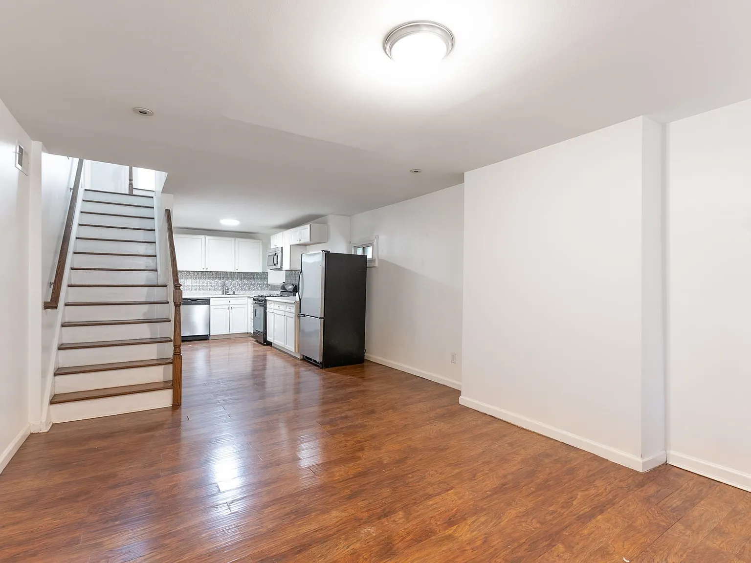 3 bed, 1.5 bath, 1100 sqft, $3,000 — Photo 3