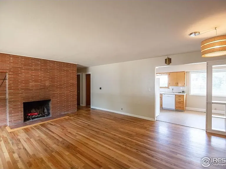 1305 W Myrtle St — Photo 11